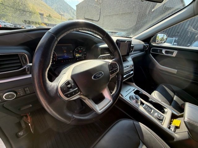 Used 2023 Ford Explorer XLT w/ Equipment Group 202A AWD/4WD image 17
