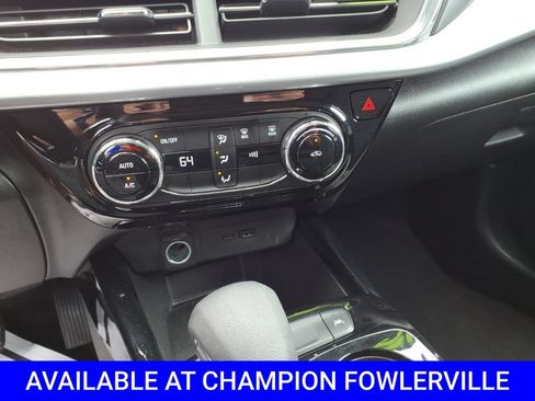 Used 2025 Chevrolet Trax LT FWD image 25