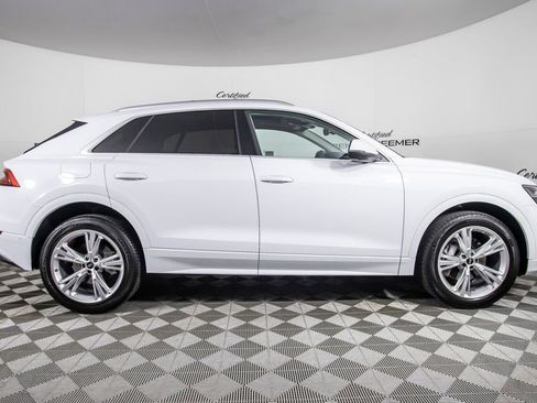 Used 2023 Audi Q8 Premium image 13