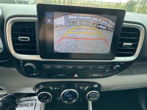 Used 2023 Hyundai Venue SEL image 12