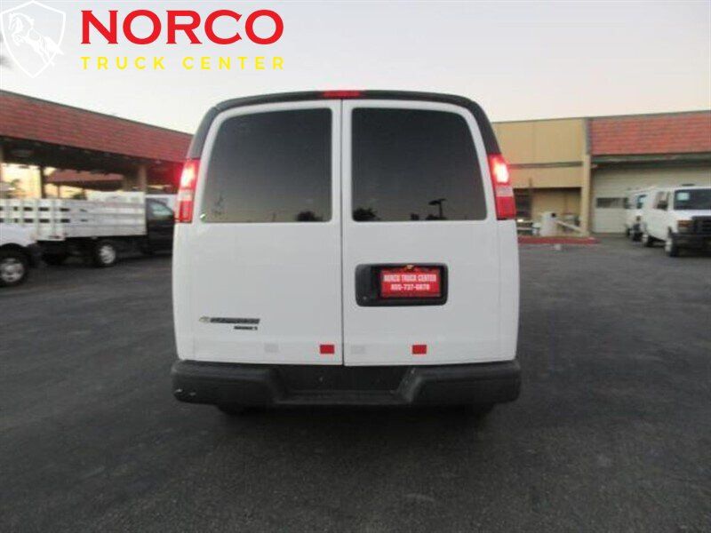 Used 2016 Chevrolet Express 2500 RWD image 3