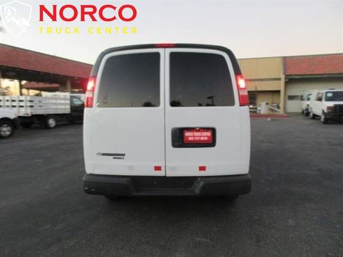 Used 2016 Chevrolet Express 2500 image 3