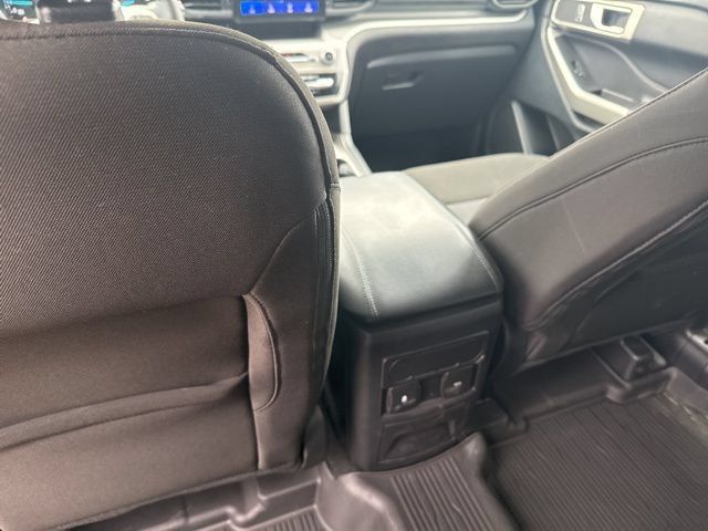 Used 2023 Ford Explorer XLT AWD/4WD image 16