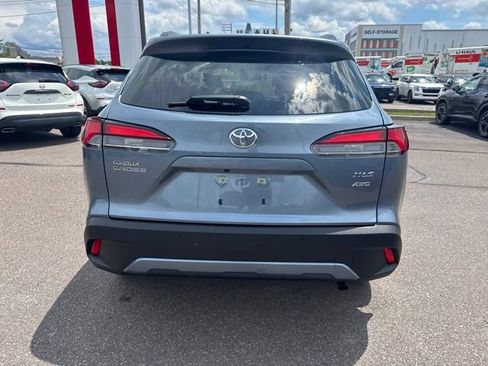 Used 2024 Toyota Corolla Cross XLE w/ Convenience Package AWD/4WD image 6