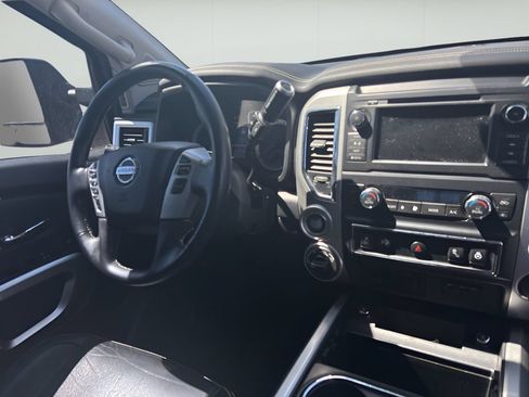 Used 2019 Nissan Titan PRO-4X w/ Pro-4x Convenience Package AWD/4WD image 8