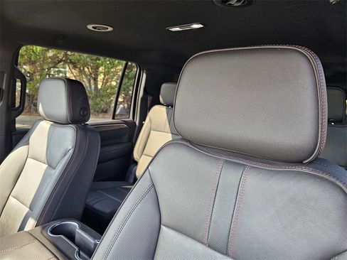 Used 2022 Chevrolet Suburban RST w/ Luxury Package image 16