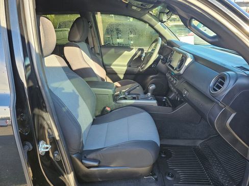 Used 2023 Toyota Tacoma TRD Off-Road image 12