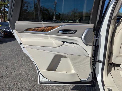 Used 2022 Cadillac Escalade Premium Luxury Platinum AWD/4WD image 37