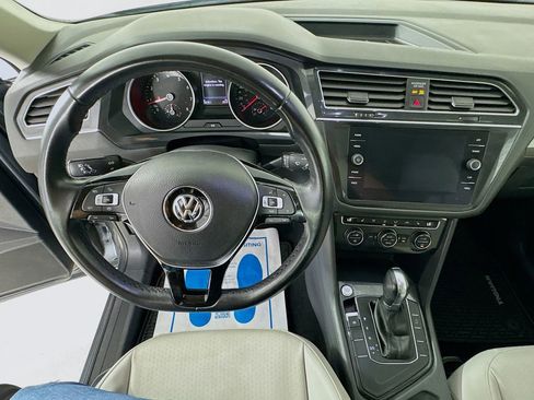 Used 2019 Volkswagen Tiguan SE w/ Panoramic Sunroof Package FWD image 13