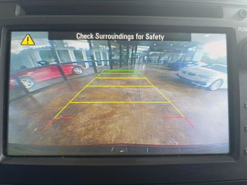 Used 2015 Chevrolet Traverse LT w/ Style and Technology Package image 16