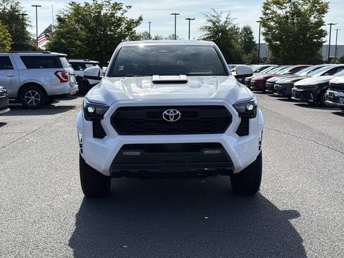 Used 2024 Toyota Tacoma TRD Sport w/ TRD Sport Upgrade Package AWD/4WD image 6