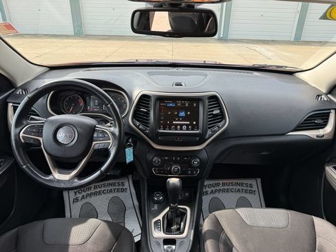 Used 2016 Jeep Cherokee Latitude w/ Cold Weather Group AWD/4WD image 20