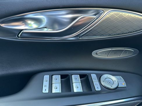 Used 2023 Genesis GV70 2.5T w/ Advanced Package image 12