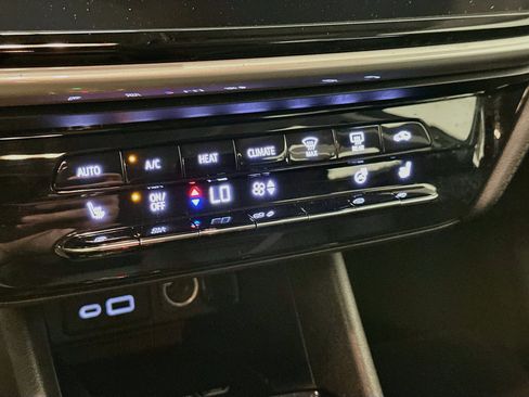 Used 2023 Chevrolet Bolt LT w/ Infotainment Package FWD image 24