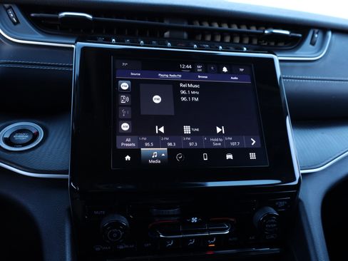 Used 2023 Jeep Grand Cherokee Laredo image 22