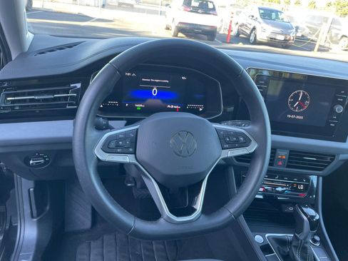Used 2025 Volkswagen Jetta SE image 27
