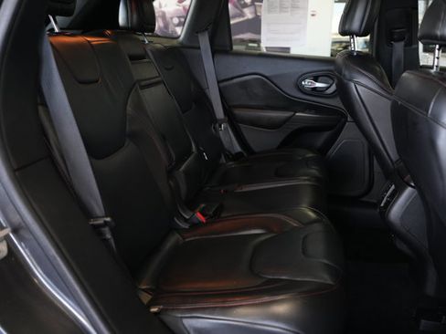 Used 2016 Jeep Cherokee Trailhawk w/ Comfort/Convenience Group image 28