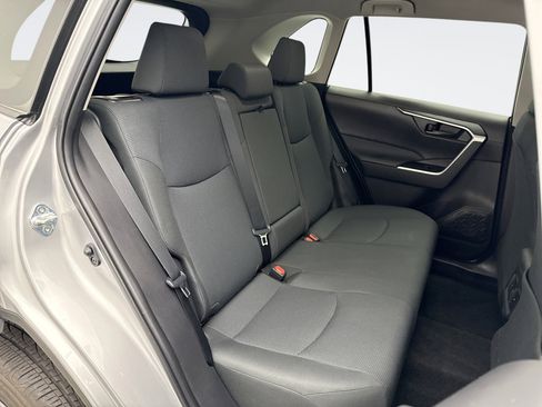 Used 2022 Toyota RAV4 LE image 17