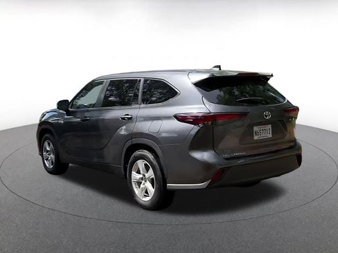 Used 2025 Toyota Highlander LE image 11