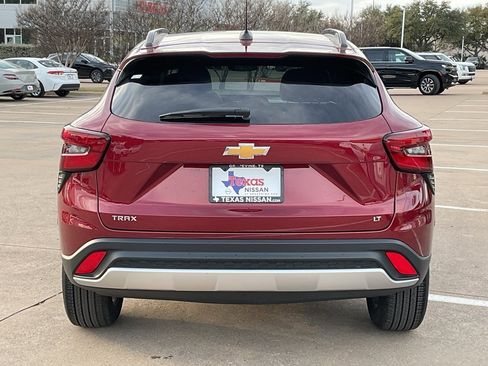Used 2025 Chevrolet Trax LT image 6