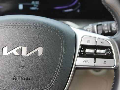 Used 2025 Kia Telluride S FWD image 18