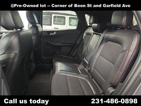 Used 2025 Ford Escape ST-Line Select AWD/4WD image 38
