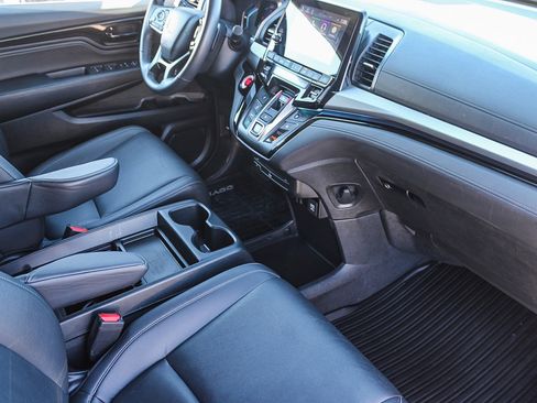 Used 2023 Honda Odyssey Touring image 17