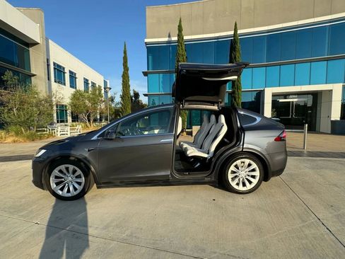 Used 2017 Tesla Model X 100D image 9