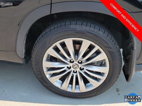 Used 2022 Toyota Highlander Platinum AWD/4WD image 19