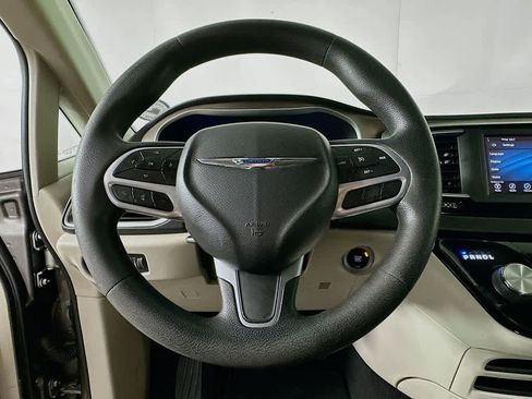 Used 2021 Chrysler Voyager Lxi FWD image 16