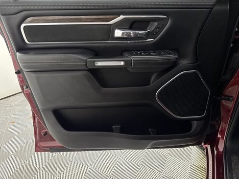 Used 2019 RAM 1500 Laramie AWD/4WD image 10
