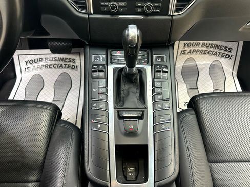 Used 2016 Porsche Macan S image 28