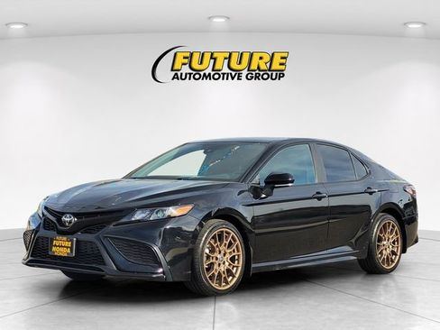 Used 2024 Toyota Camry SE image 5