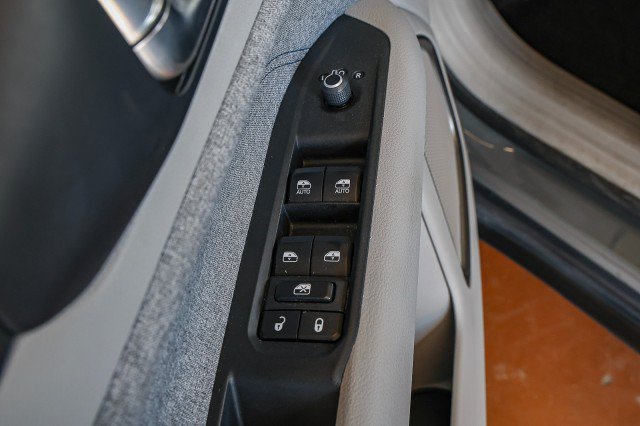 Used 2024 Jeep Compass Latitude AWD/4WD image 27