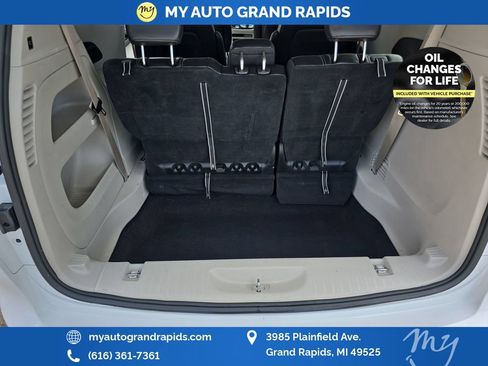 Used 2023 Chrysler Pacifica Touring-L FWD image 24