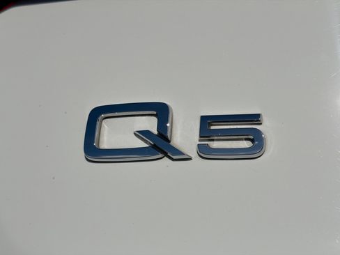 Used 2018 Audi Q5 Prestige w/ Prestige Package image 11