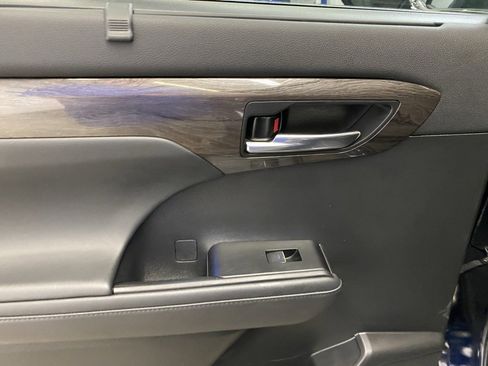 Used 2022 Toyota Highlander Platinum image 28