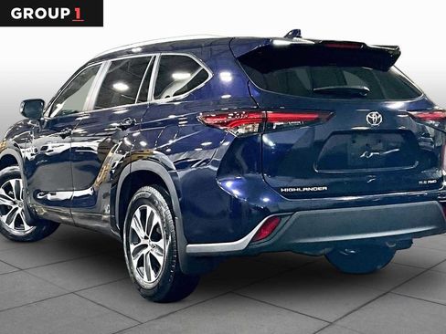 Certified 2025 Toyota Highlander XLE AWD/4WD image 12