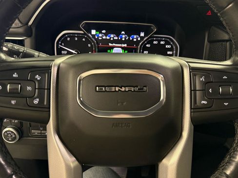 Used 2021 GMC Yukon Denali w/ Denali Premium Package image 15