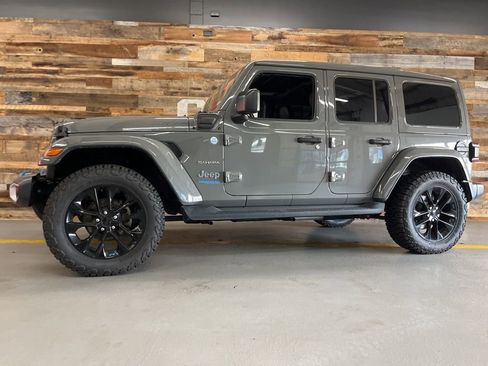 Used 2022 Jeep Wrangler Unlimited Sahara w/ Cold Weather Group image 7