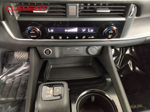 Used 2023 Nissan Rogue SV AWD/4WD image 17