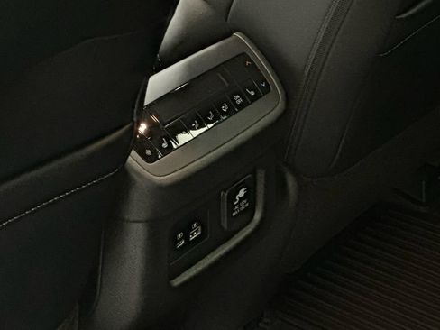 Certified 2024 Nissan Pathfinder Platinum w/ Black Appearance Package AWD/4WD image 21