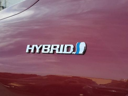 Used 2021 Toyota Venza XLE image 12