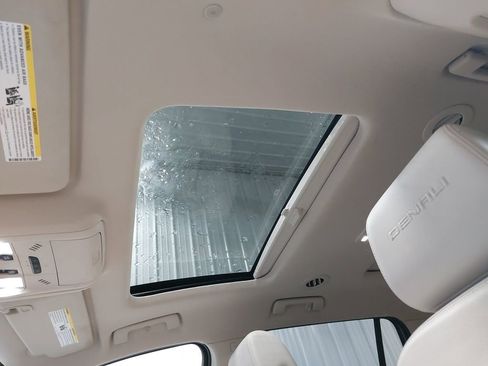 Used 2022 GMC Acadia Denali w/ Denali Ultimate Package image 34