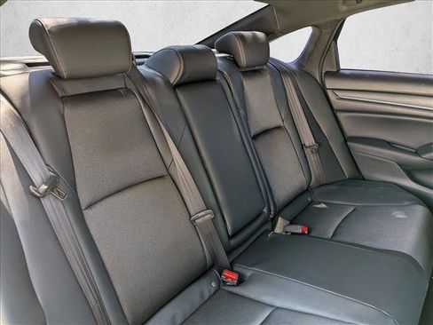 Used 2018 Honda Accord Sport image 17