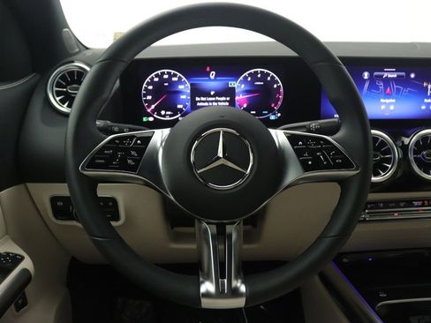 Certified 2025 Mercedes-Benz GLA 250 image 10