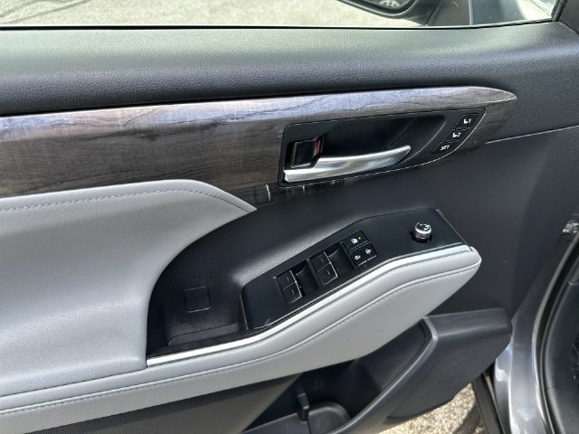 Used 2021 Toyota Highlander Platinum AWD/4WD image 24