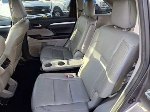 Used 2016 Toyota Highlander XLE image 9