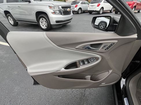 Used 2018 Chevrolet Malibu Premier w/ Premier Sun and Wheel Package FWD image 25