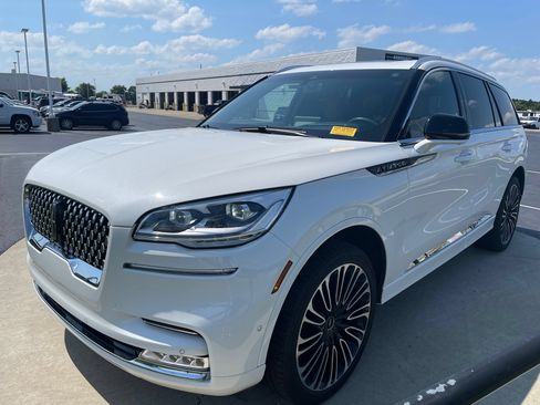 Used 2023 Lincoln Aviator Black Label w/ Dynamic Handling Package AWD/4WD image 3